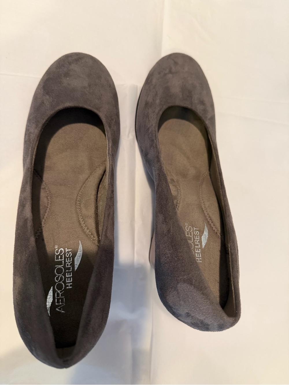 AEROSOLES Gray Suede Comfort wedges